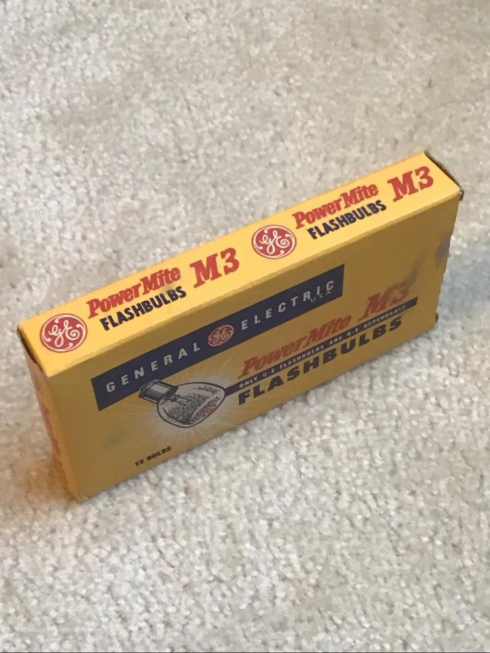 Vintage GE PowerMite Flashbulbs M3, Set of 12